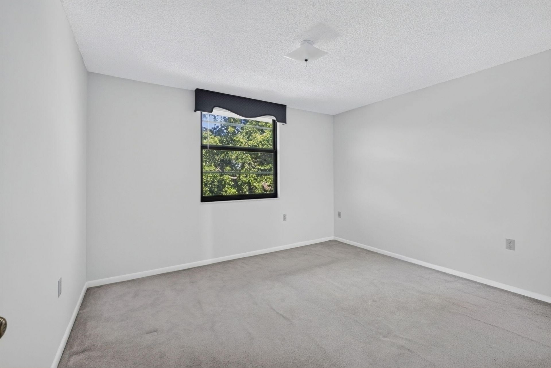3710 Whitehall Drive, Unit 401, West Palm Beach, FL 33401 Photo