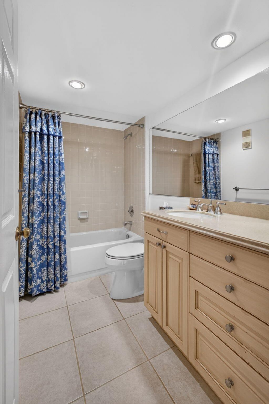 3710 Whitehall Drive, Unit 401, West Palm Beach, FL 33401 Photo