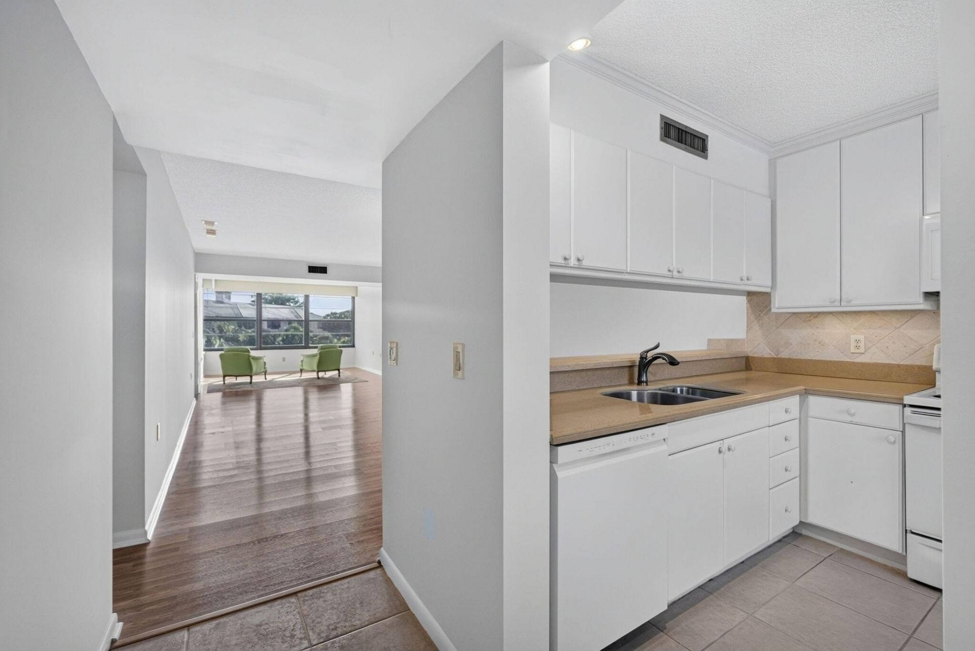 3710 Whitehall Drive, Unit 401, West Palm Beach, FL 33401 Photo