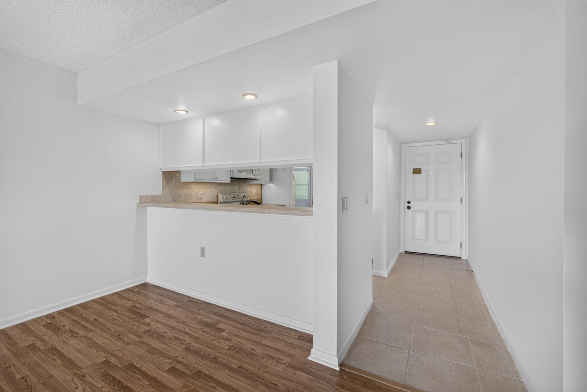 3710 Whitehall Drive, Unit 401, West Palm Beach, FL 33401 Photo