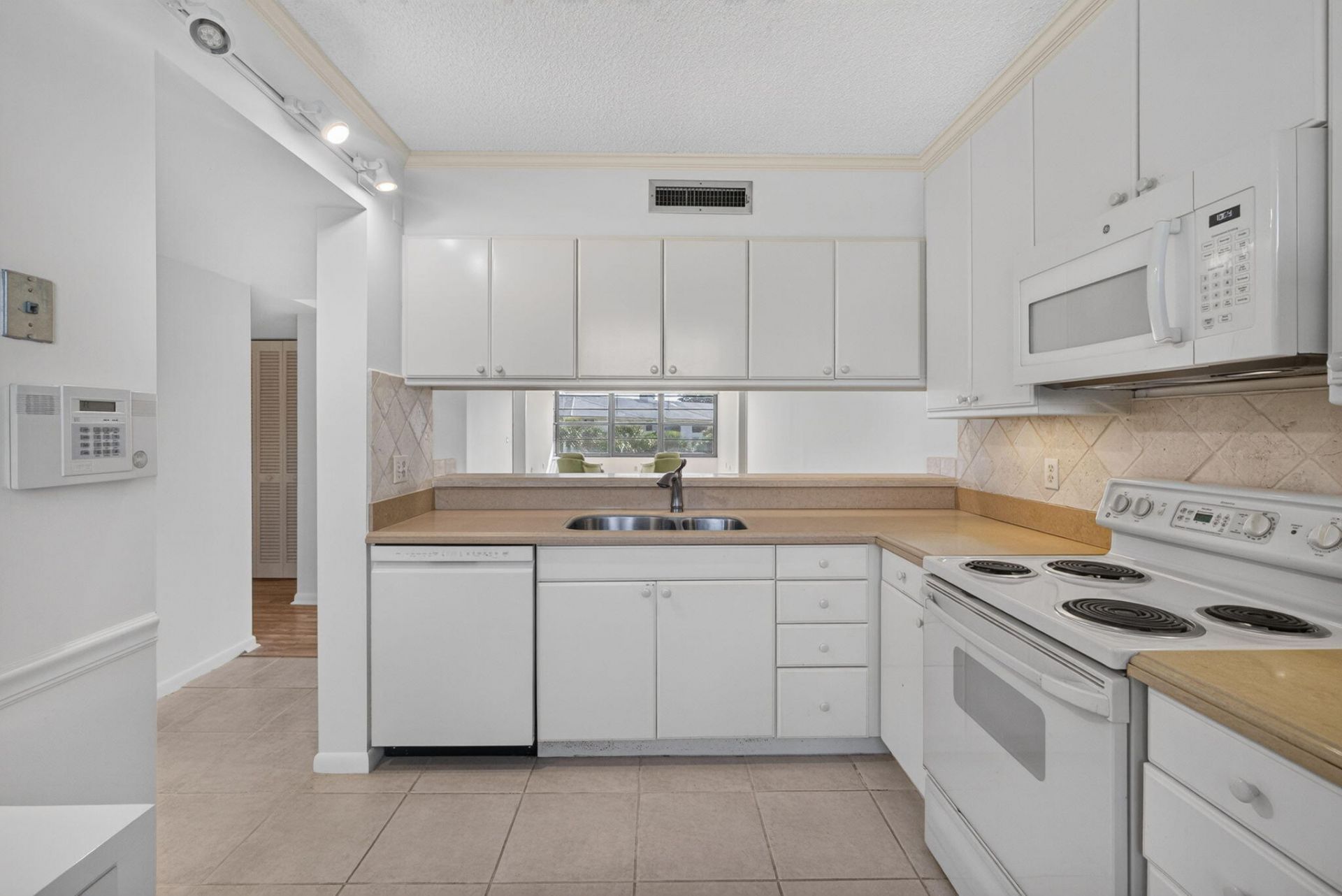 3710 Whitehall Drive, Unit 401, West Palm Beach, FL 33401 Photo