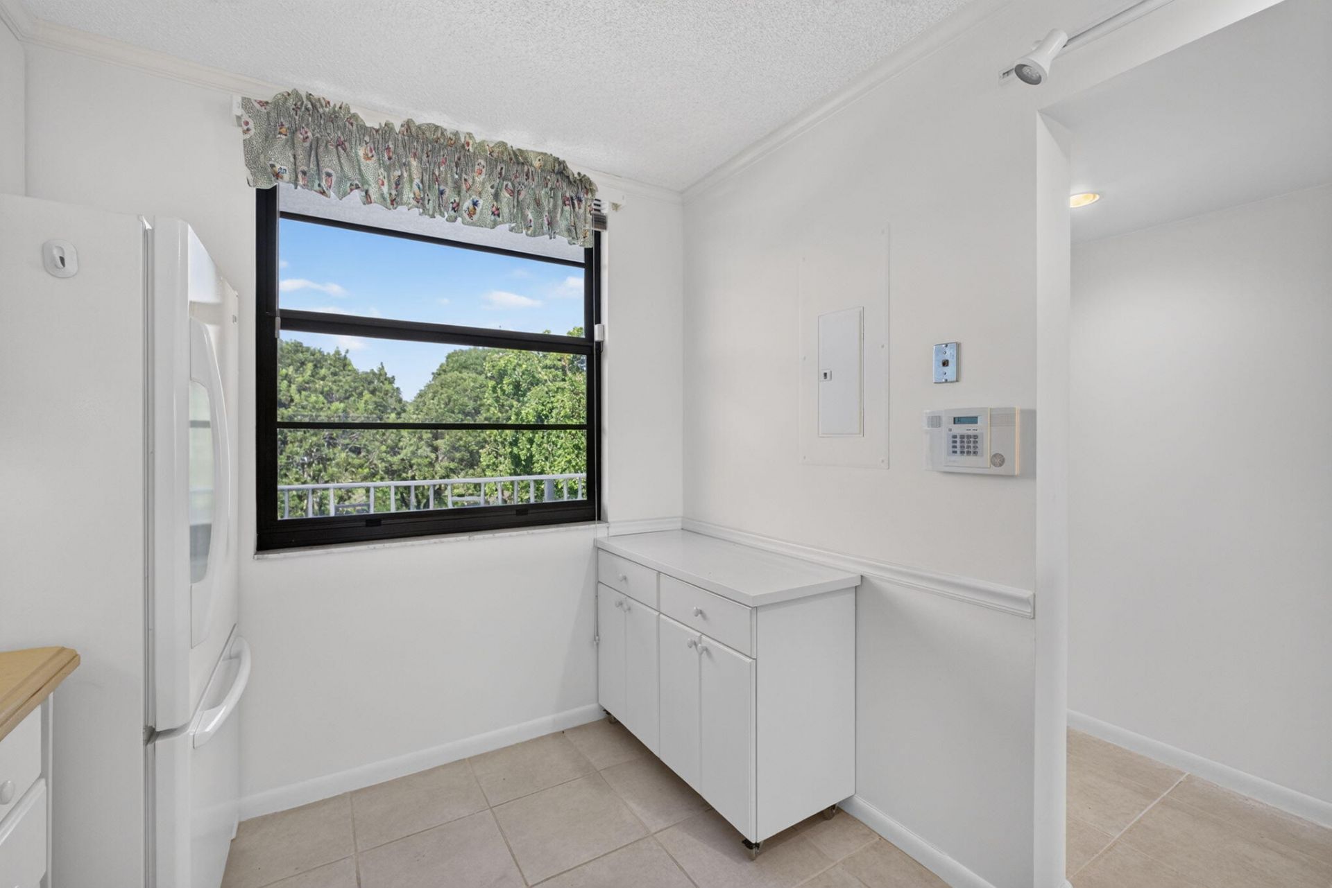 3710 Whitehall Drive, Unit 401, West Palm Beach, FL 33401 Photo