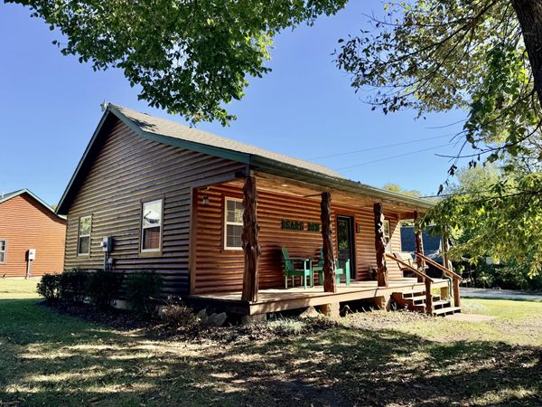 825 E Surf Street, Stockton, MO 65785
