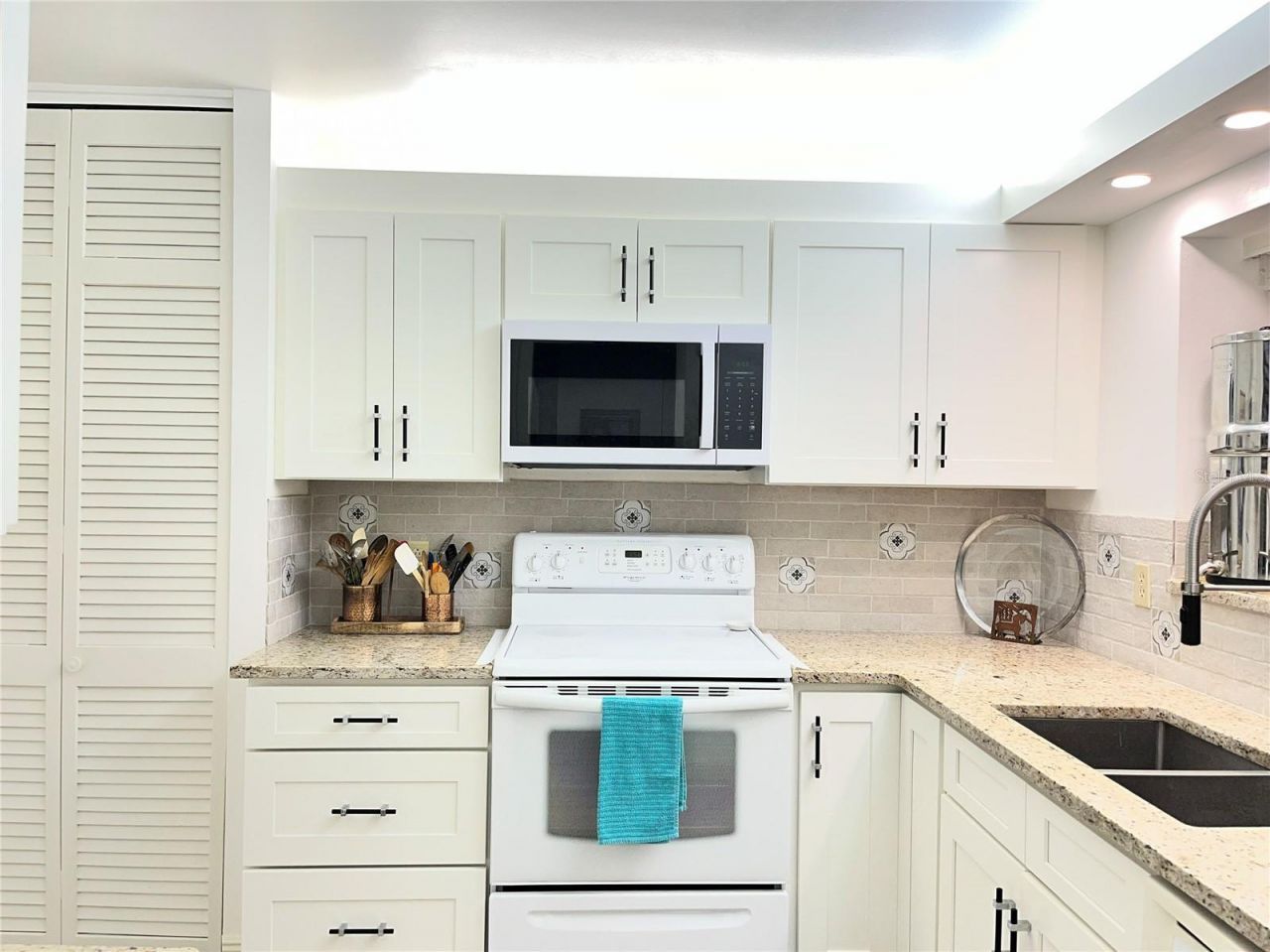 100 Bluff View Drive , Unit 211A, Belleair Bluffs, FL 33770 Photo