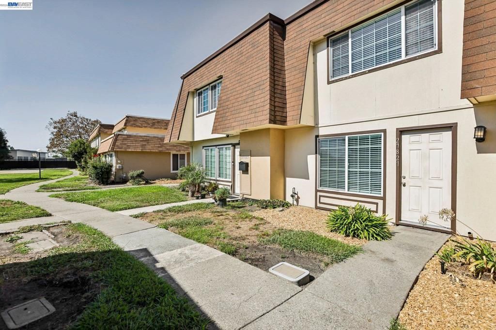 27827 Hummingbird Ct, Hayward, CA 94545 Main Photo