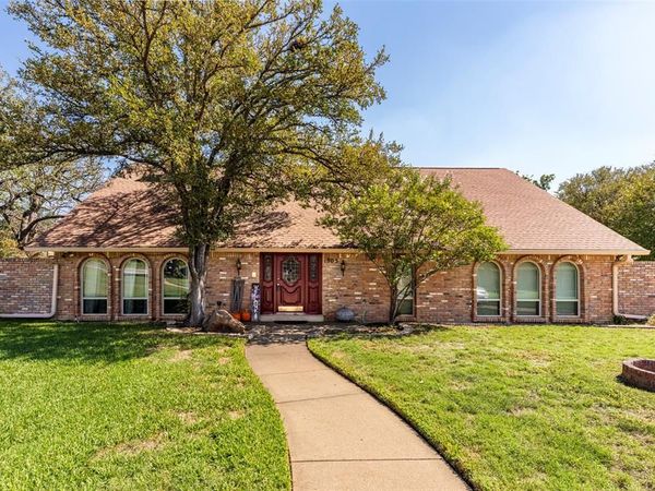 1803 Arrowhead Drive , Pantego, TX 76013