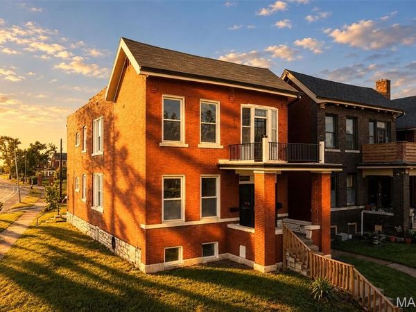 4582 Clarence Avenue , St Louis, MO 63115