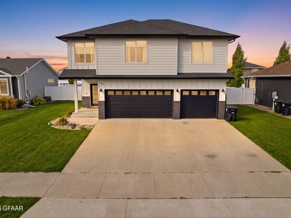 5564 COTTONWOOD Street , Grand Forks, ND 58201