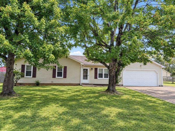 581 Foxfield Rd , Hopkinsville, KY 42240