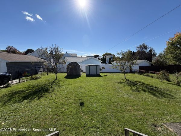 900 902 Washington Street , Throop, PA 18512