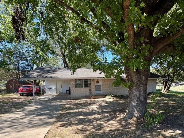 615 Pleasant Avenue , Gentry, AR 72734