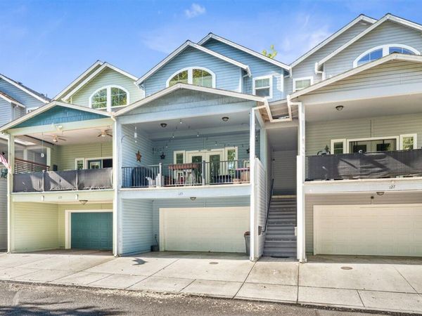 125 N 6th Street, Central Point, OR 97502