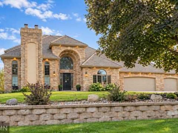 9405 Wedgewood Drive, Woodbury, MN 55125