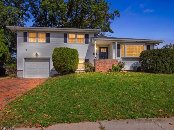 15 Adelphi Ct, Edison, NJ 08837