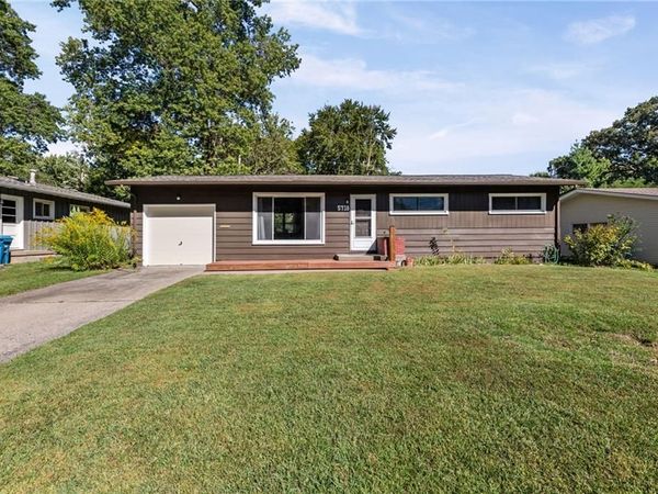 5718 W 75th Terrace, Prairie Village, KS 66208