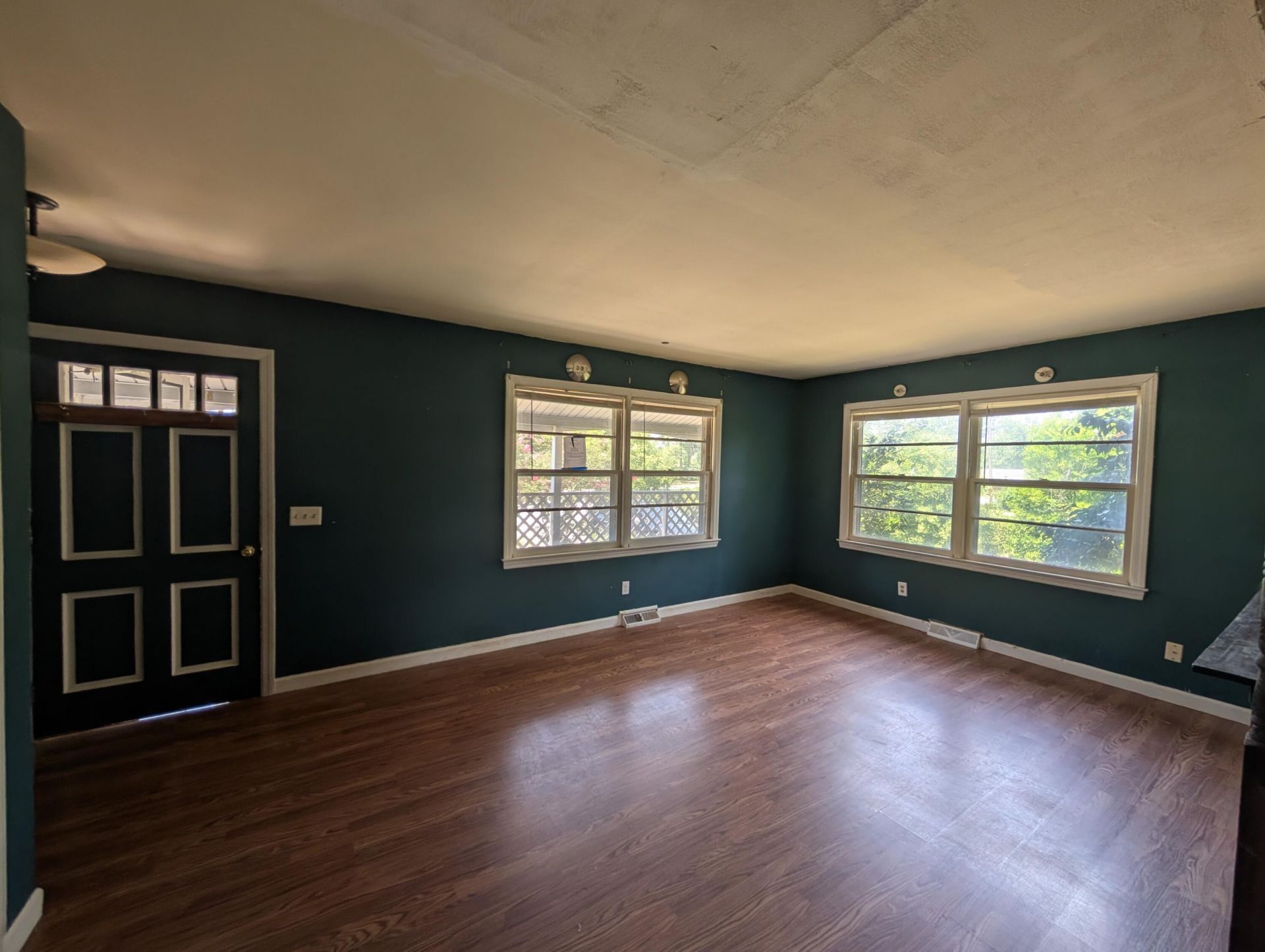 331 E Reaves Avenue Photo 4