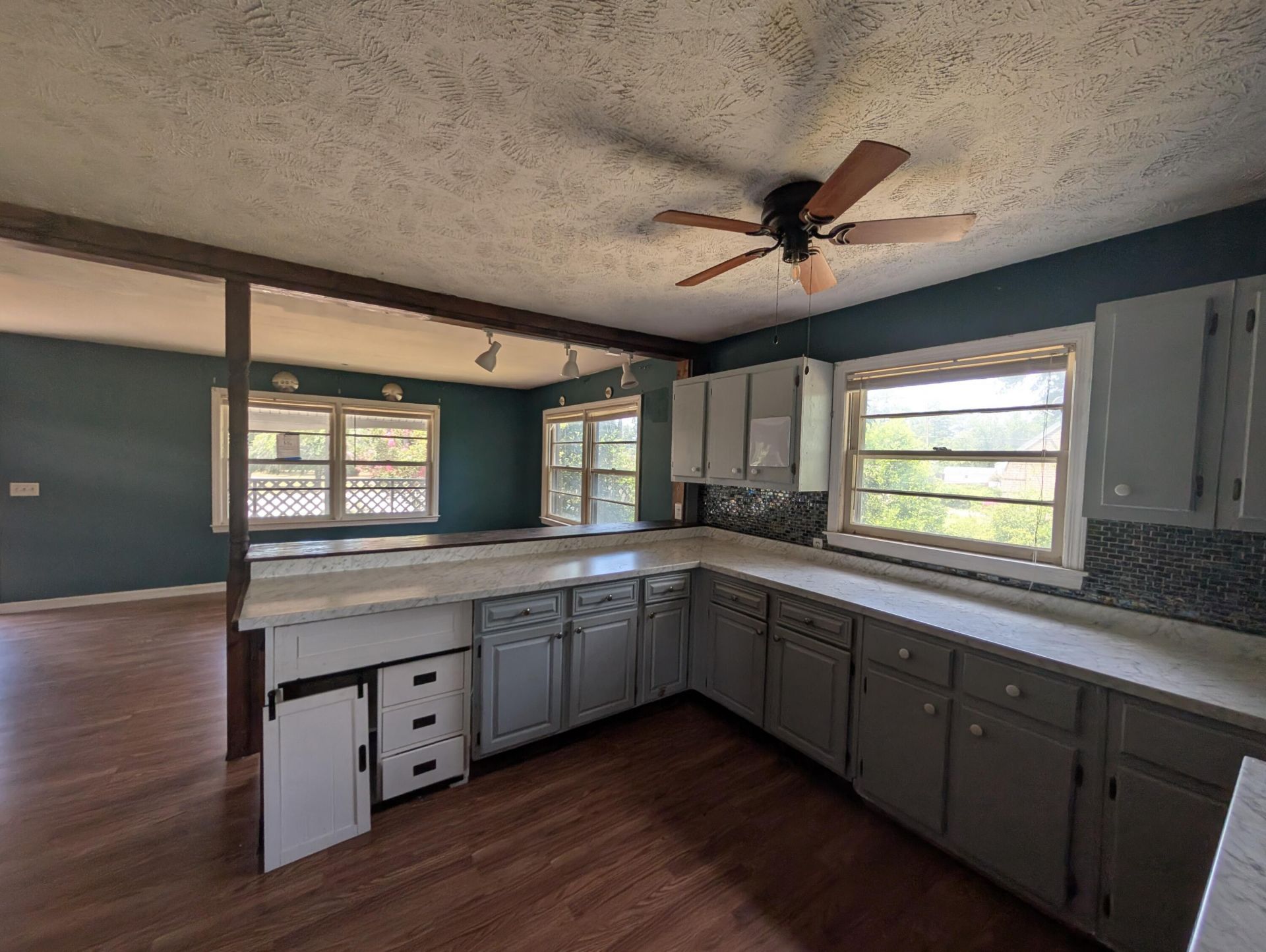 331 E Reaves Avenue Photo 9