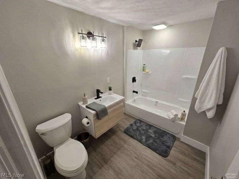 4427 Woburn Avenue, Old Brooklyn, OH 44109 Photo 3