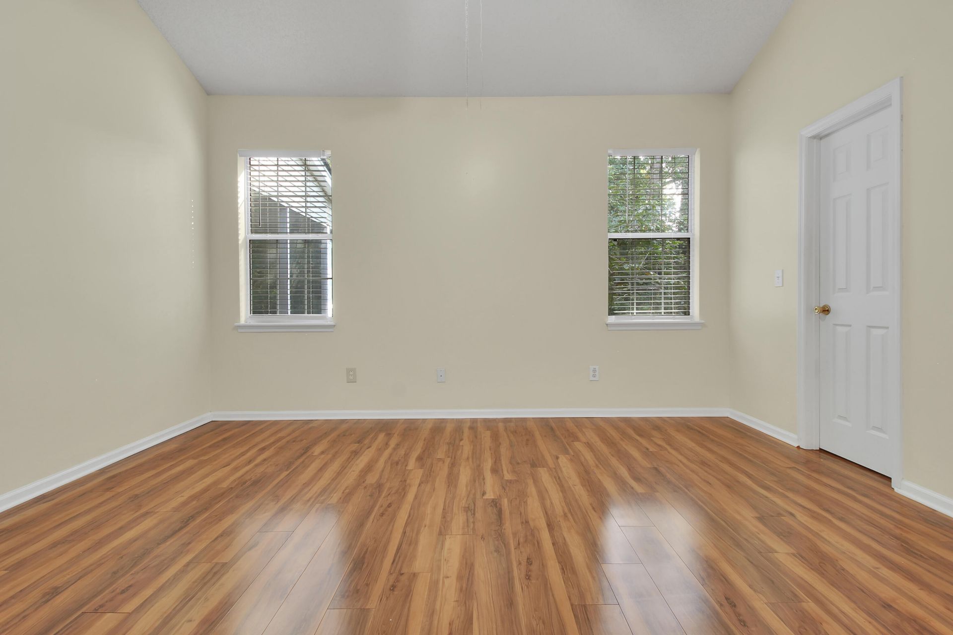 1465 Clarendon Way Photo 19