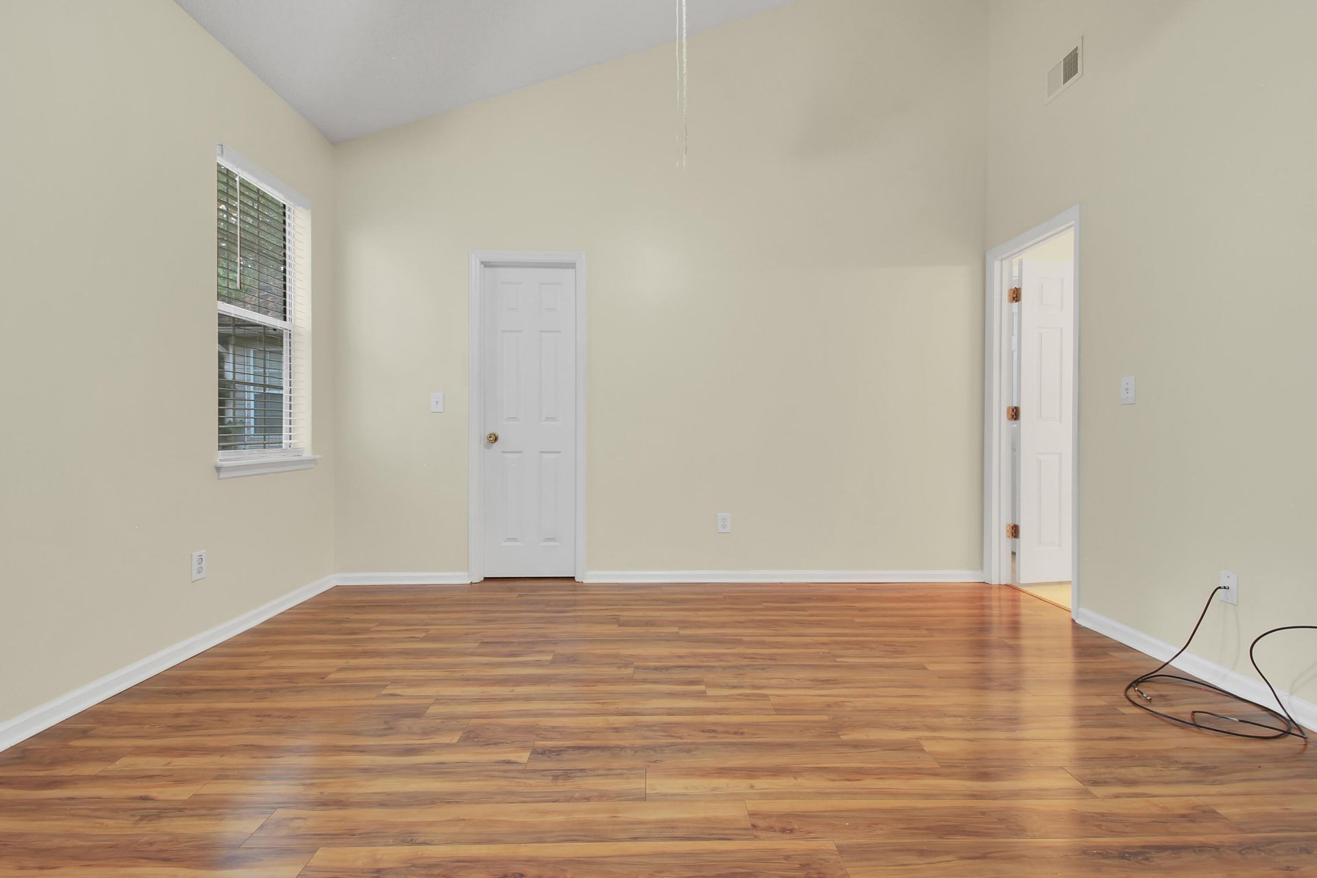1465 Clarendon Way Photo 20