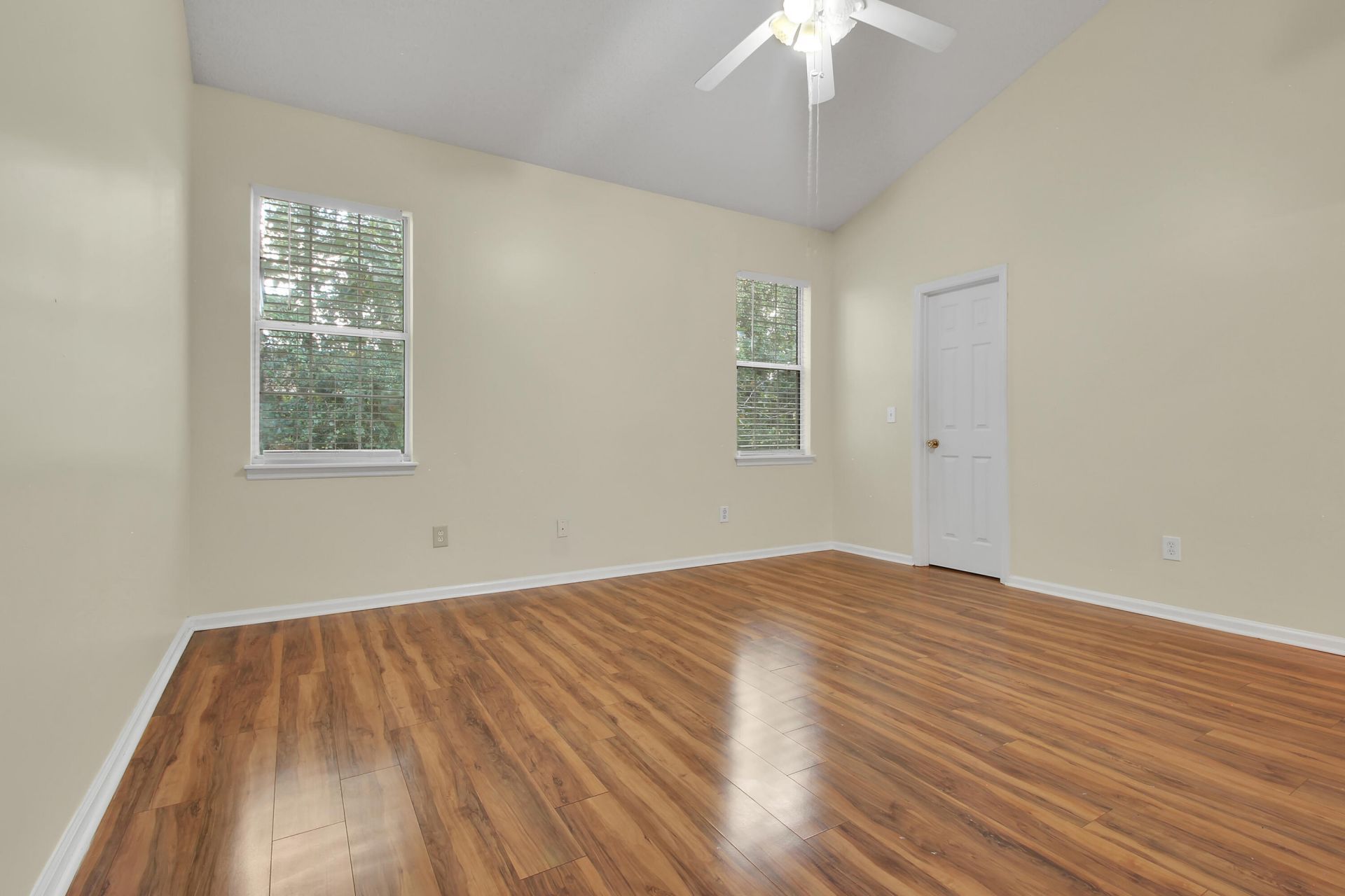 1465 Clarendon Way Photo 23