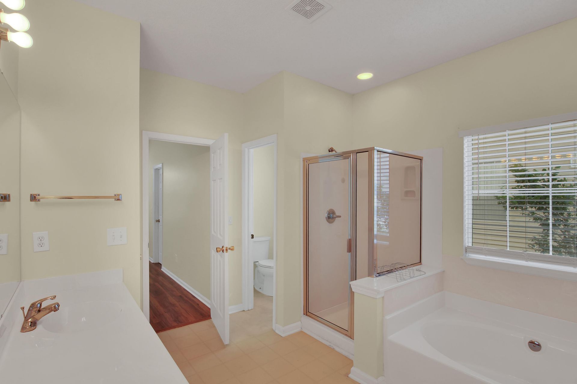 1465 Clarendon Way Photo 24
