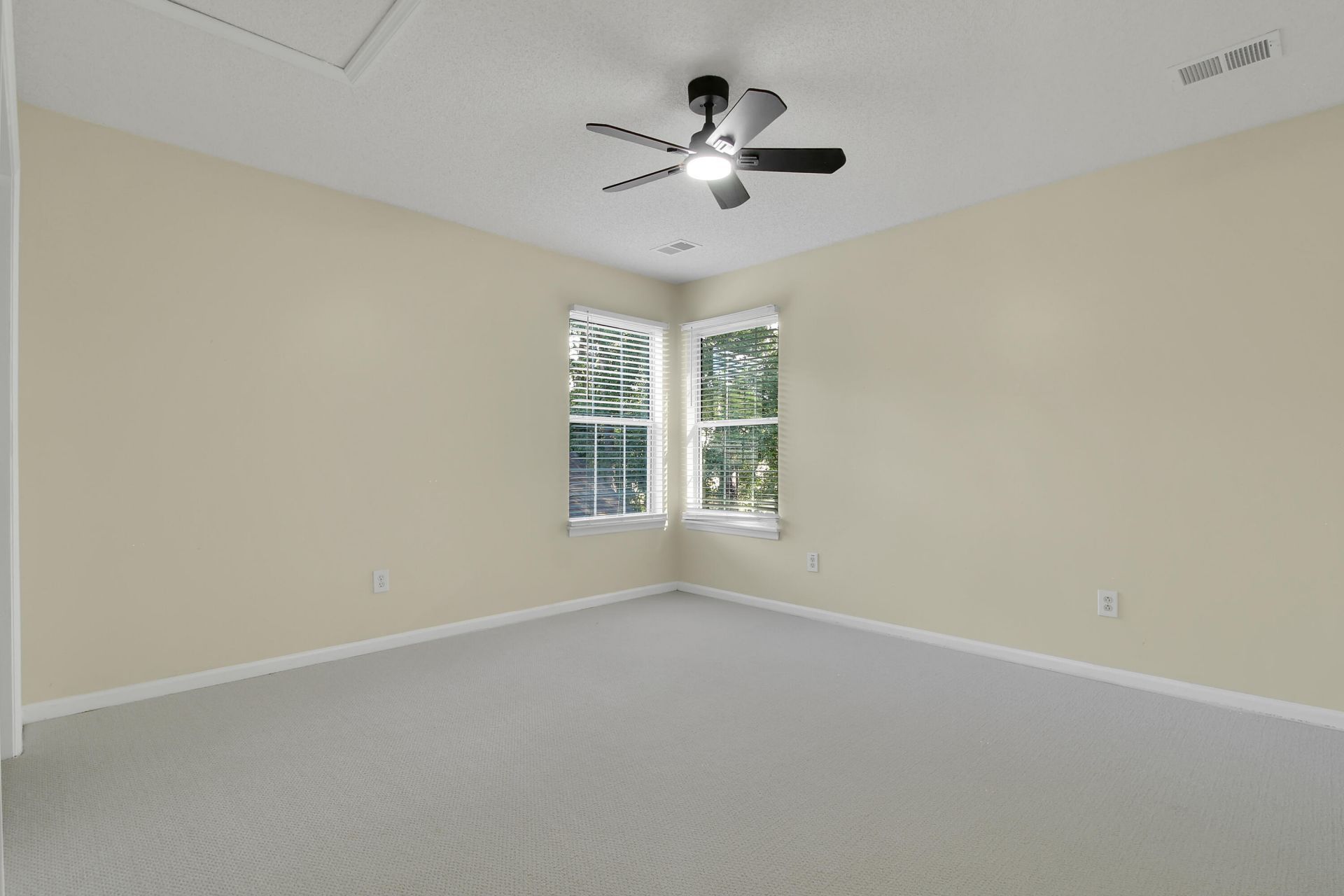 1465 Clarendon Way Photo 36