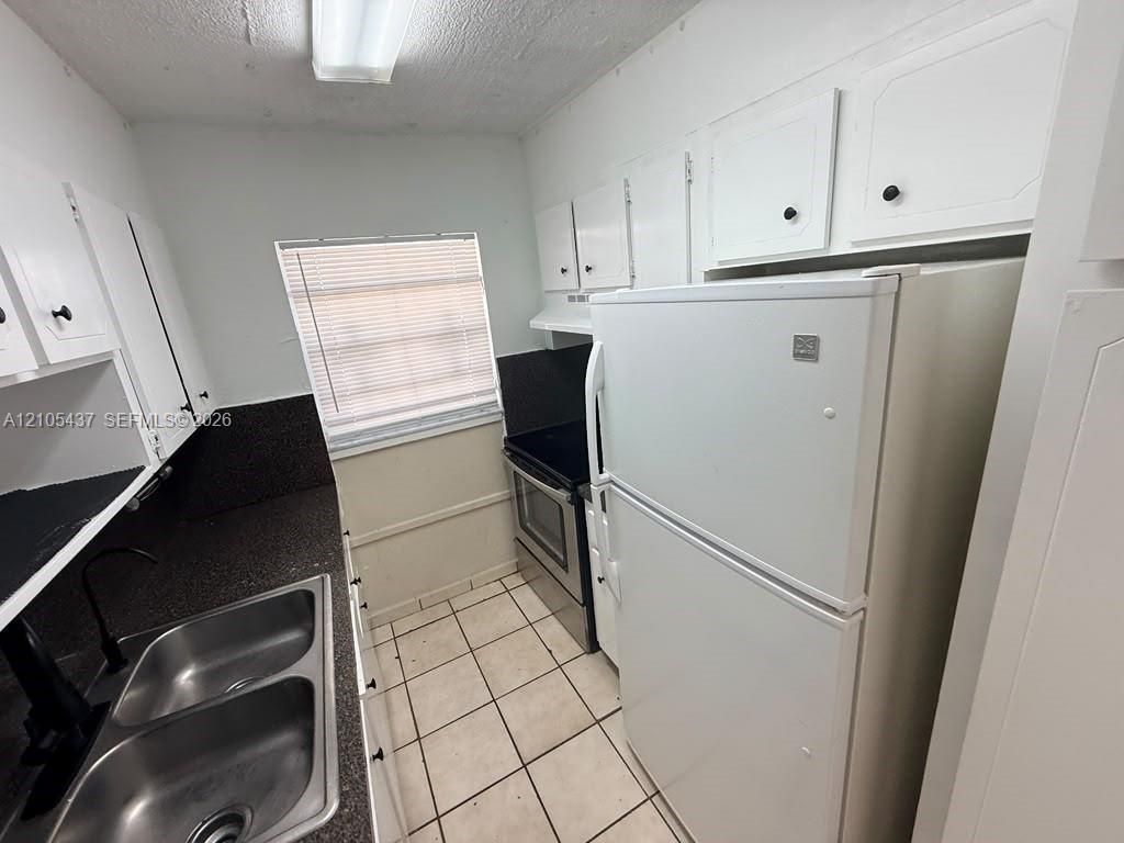 1325 W 68th St , Unit 419, Hialeah, FL 33014 Photo