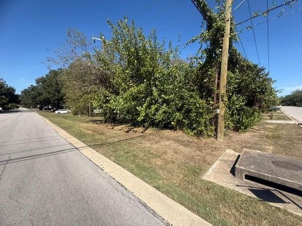 402 E Liberty Ave, Round Rock, TX 78664
