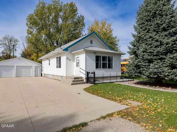 806 COPELAND Avenue , Manvel, ND 58256