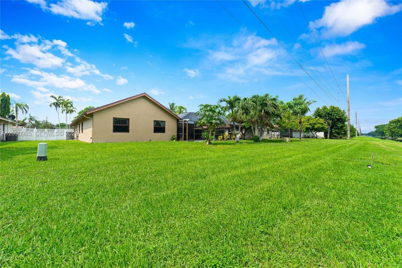 1250 NW 76th Ave, Plantation, FL 33322 Photo