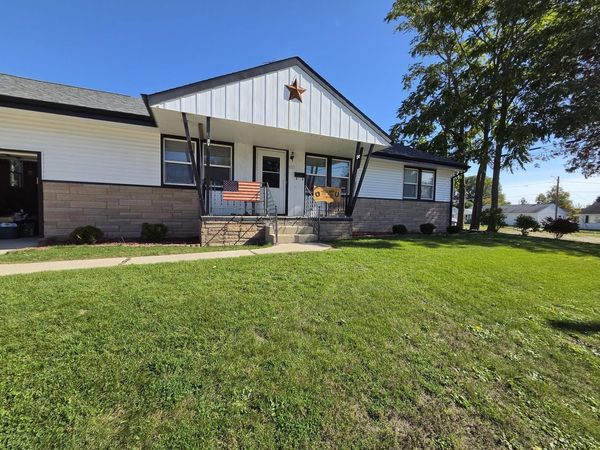 923 Circle DRIVE, Manitowoc, WI 54220
