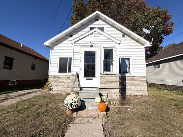 719 E Easterday AVE, Sault Ste Marie, MI 49783