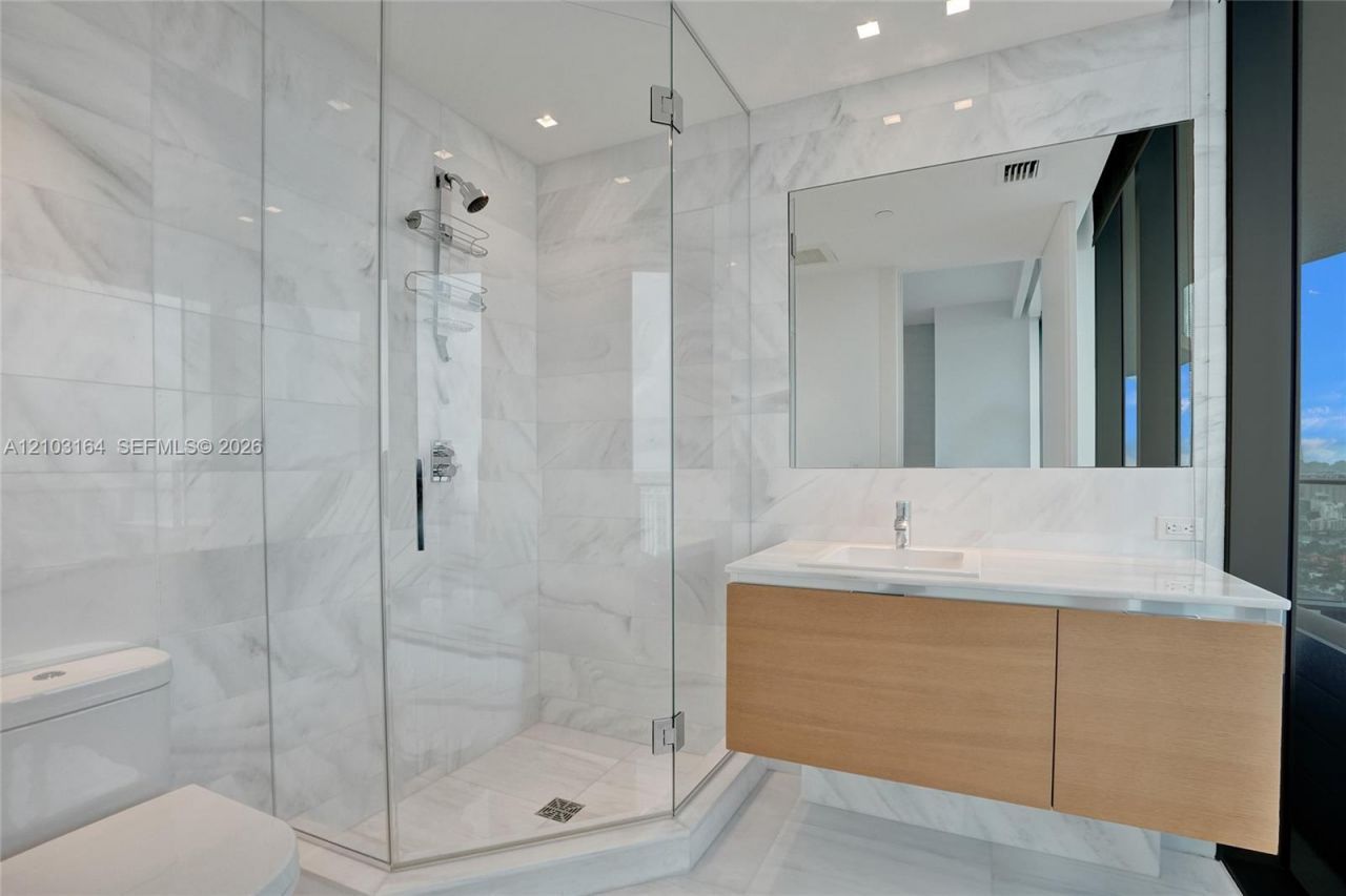 19575 Collins Ave , Unit 33, Sunny Isles Beach, FL 33160 Photo