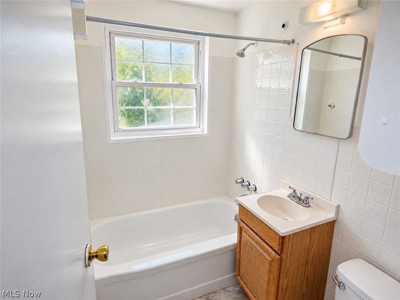 422 Clearview Drive, Unit G, Euclid, OH 44123 Photo 9