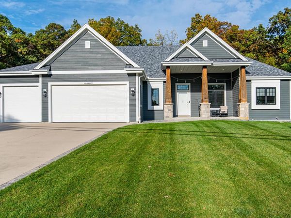 W304N2477 Maple AVENUE, Pewaukee, WI 53072