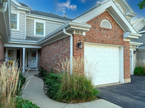 2010 N Stillwater Road , Arlington Heights, IL 60004