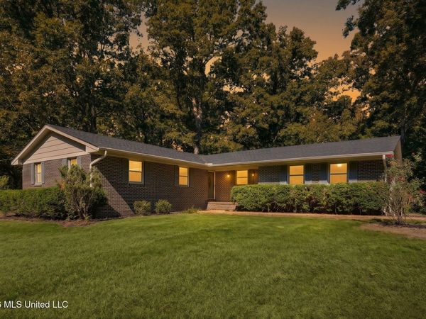 1098 W Woodward Avenue, Holly Springs, MS 38635
