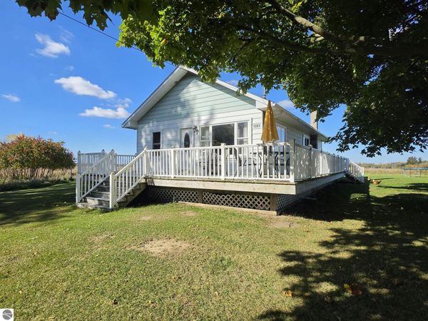 9201 Jerseyville St E, Shepherd, MI 48883