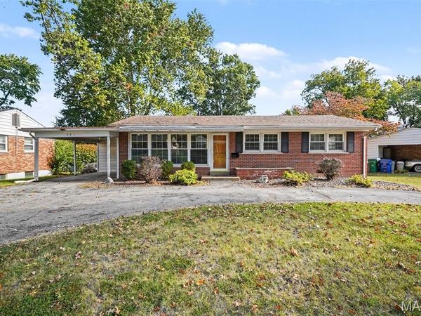 285 W Saint Anthony Lane , Florissant, MO 63031
