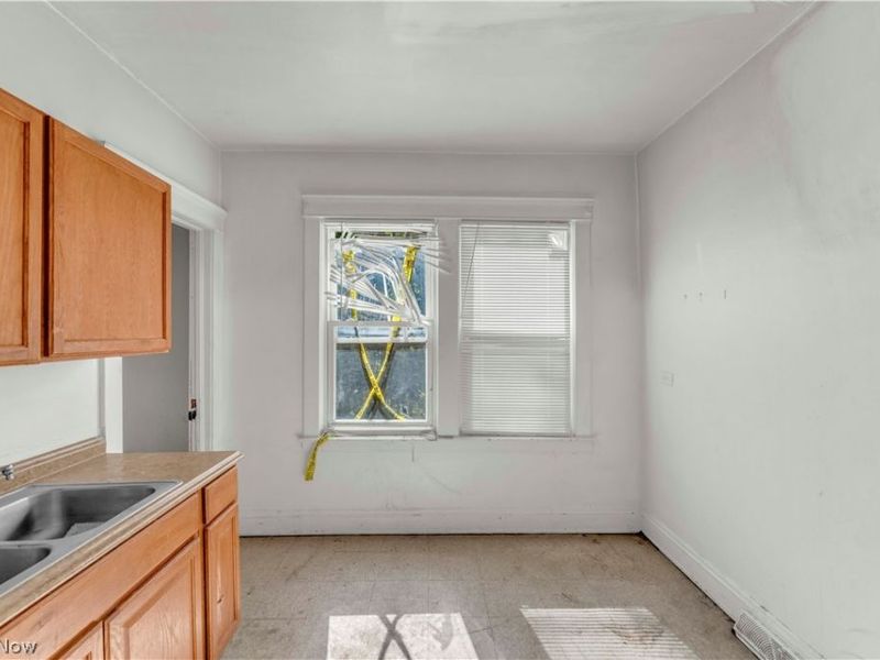 1111 E 76th Street, Cleveland, OH 44103 Photo 30