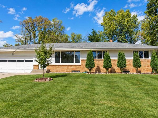 1595 Sandhurst Avenue E, Maplewood, MN 55109