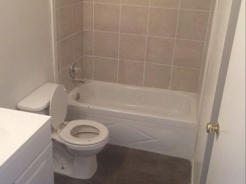4468 Reinbeau Drive, Columbus, OH 43232 Photo 6