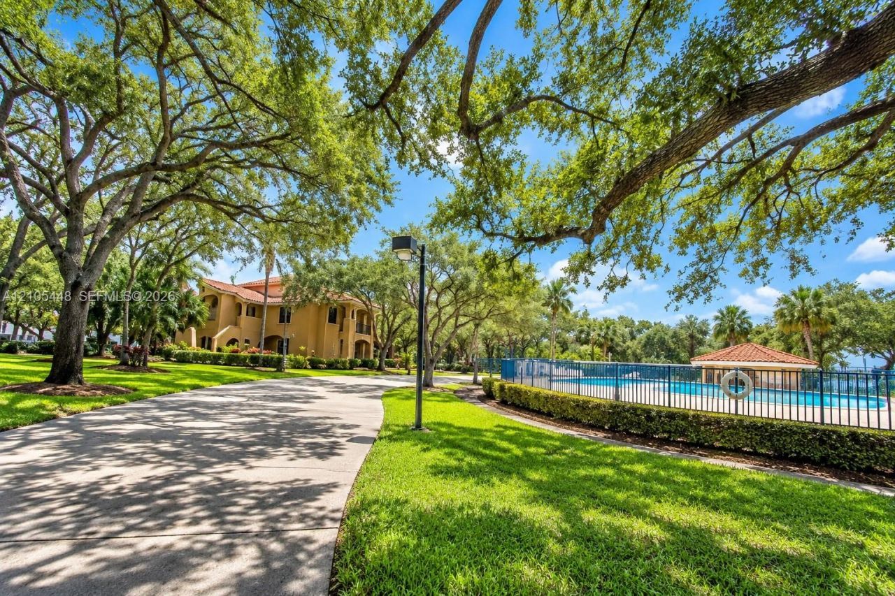 15515 N Miami Lakeway N , Unit 204-11, Miami Lakes, FL 33014 Photo