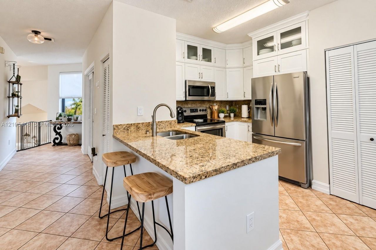15515 N Miami Lakeway N , Unit 204-11, Miami Lakes, FL 33014 Photo