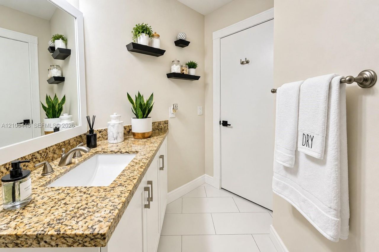 15515 N Miami Lakeway N , Unit 204-11, Miami Lakes, FL 33014 Photo