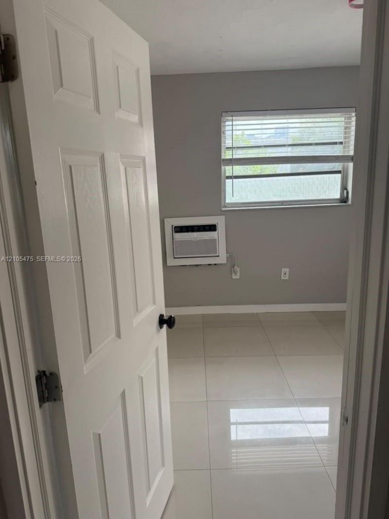 990 SW 4th St , Unit 8, Miami, FL 33130 Photo