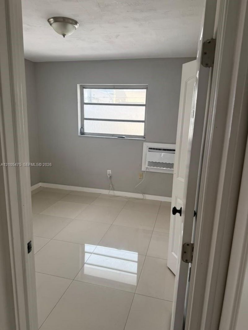 990 SW 4th St , Unit 8, Miami, FL 33130 Photo