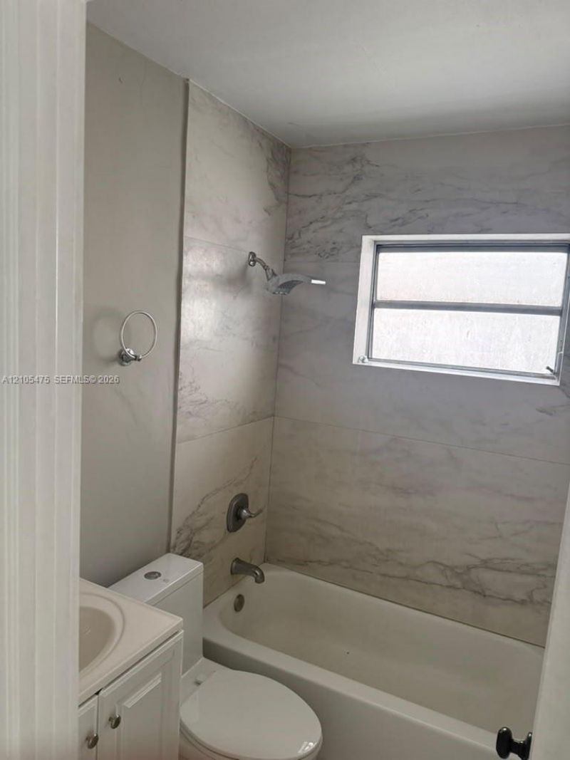 990 SW 4th St , Unit 8, Miami, FL 33130 Photo