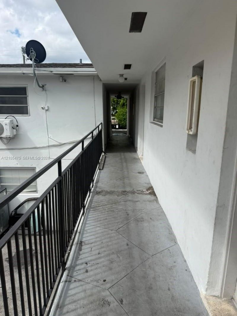 990 SW 4th St , Unit 8, Miami, FL 33130 Photo